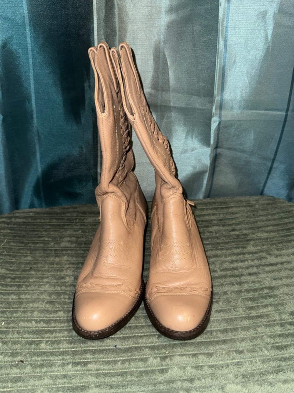 ACME Cream Western Heeled Boots with Concho - Picture 2 of 5